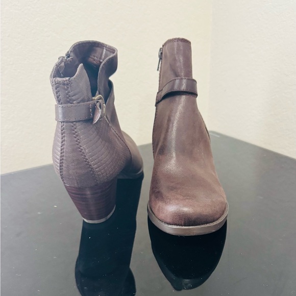 Women's Brown Ankle Boots - Picture 4 of 7